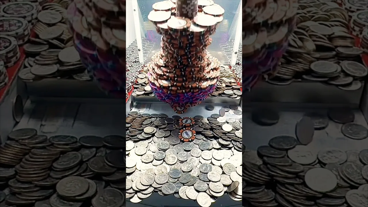 Coin Pusher Arcade Casino 10000 Dollar Chip Falls